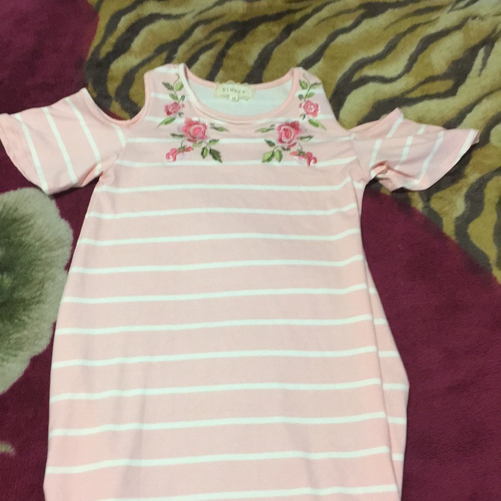 cute pink dress-like shirt 💞 should off ‼️